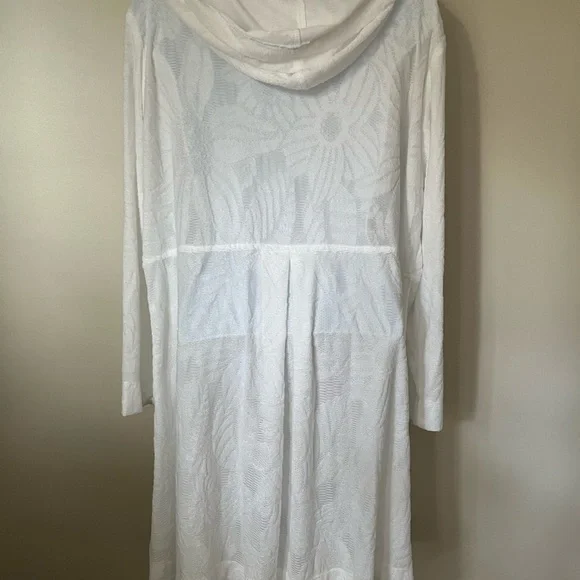 The Perfect Swimsuit Cover Up - Picture 5 of 5